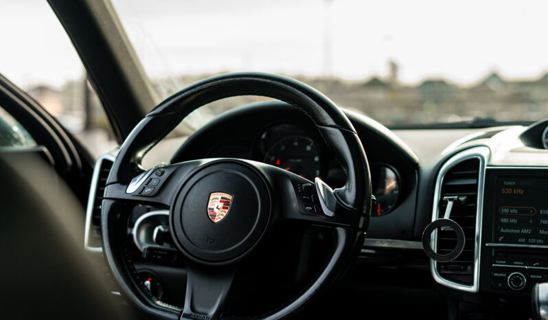 
								2017 Porsche Cayenne- 180000 km full									