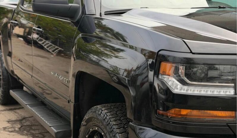 
								2017 Chevrolet Silverado full									